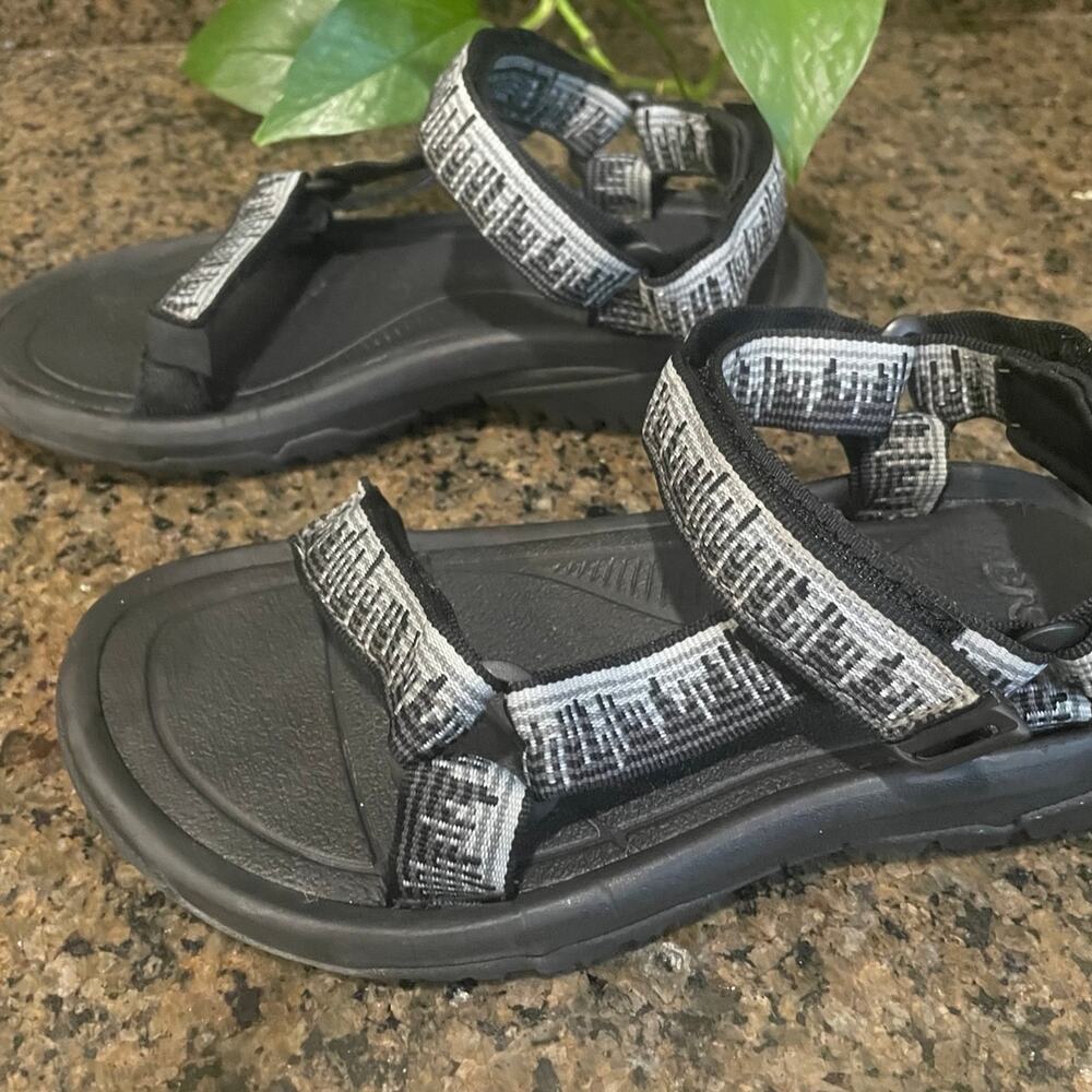 Women’s Size 6 TEVA Hurricane XLT2 Sandals